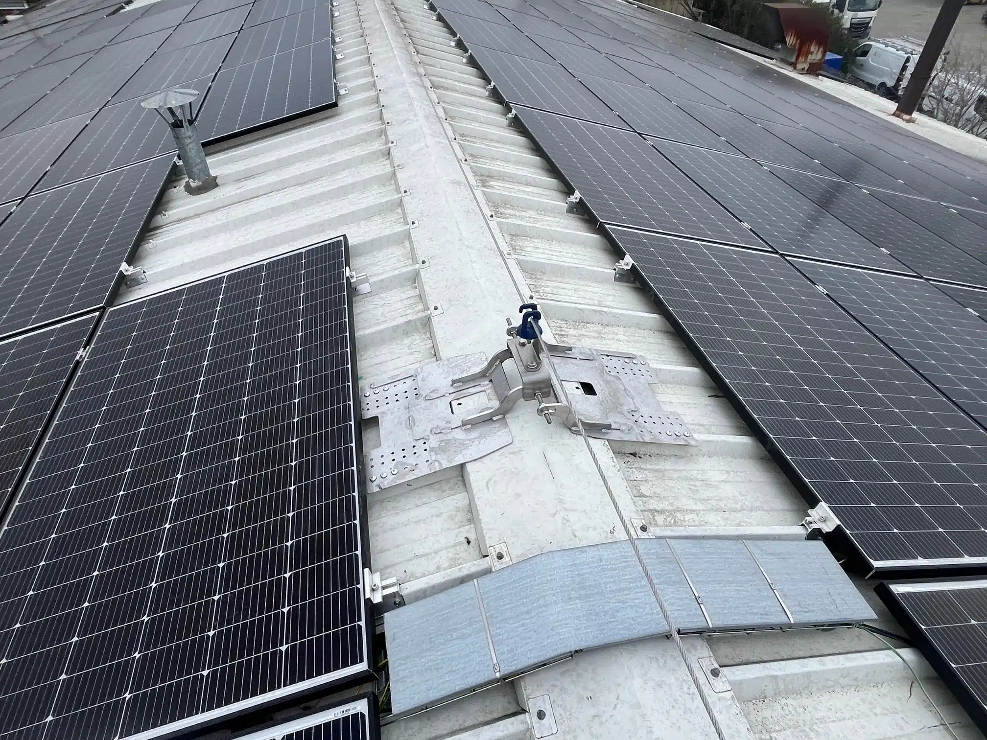 ligne de vie toiture panneaux solaires